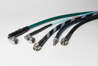 Assiemi di cavi coassiali con connettori metallici e guaine colorate